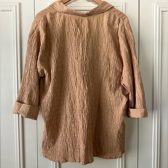 Andrew & Co Crinkle Button Down Tan Shirt, Size 2X - Picture 8 of 8